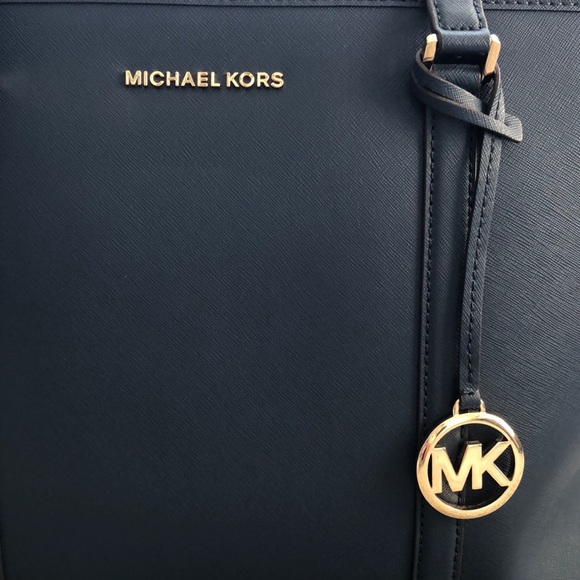 *SOLD* Michael Kors Admiral Blue Jet Set Purse - Picture 2 of 11